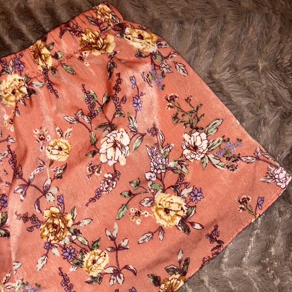 Floral silk shorts - Picture 4 of 5